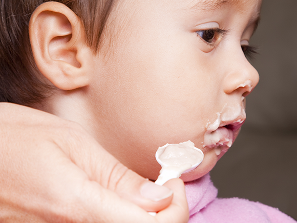 Manipulación por parte del niño a la hora de la alimentación