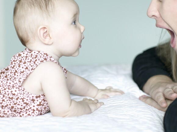 Desarrollo de niño: aprender otro idioma